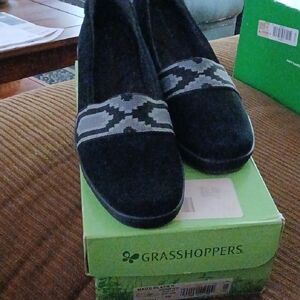 New in Box Suede-Look Black Grasshoppers Shoes wih Slight Wedge ■ Size 9M